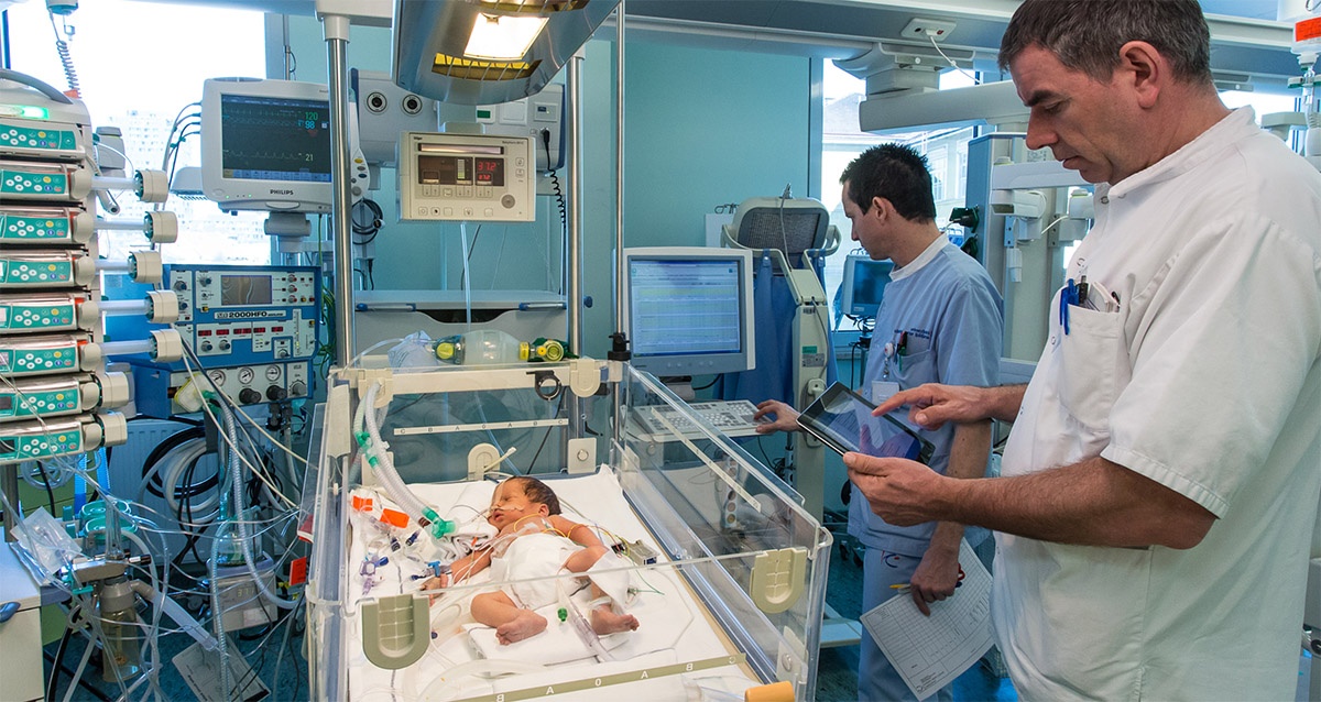 Paperless hospital giving medical teams more time with patients